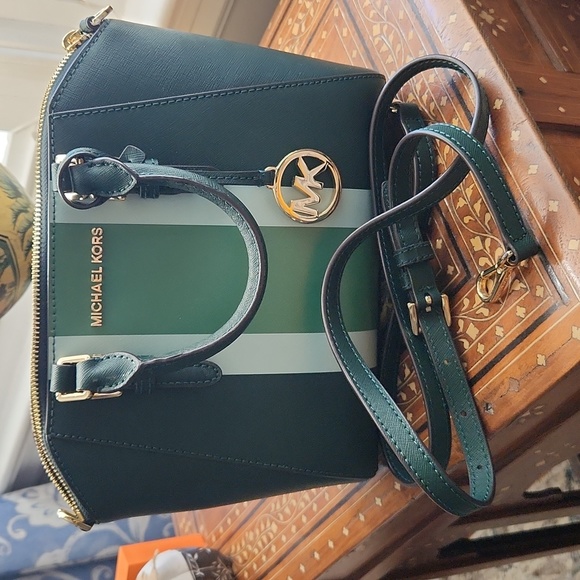 Michael Kors Ciara MD Messenger - Picture 7 of 7